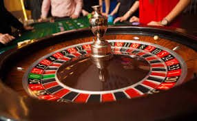 Quickspin live-dealer blackjack table displayed on pgking login interface with multi-camera view and real-time balance